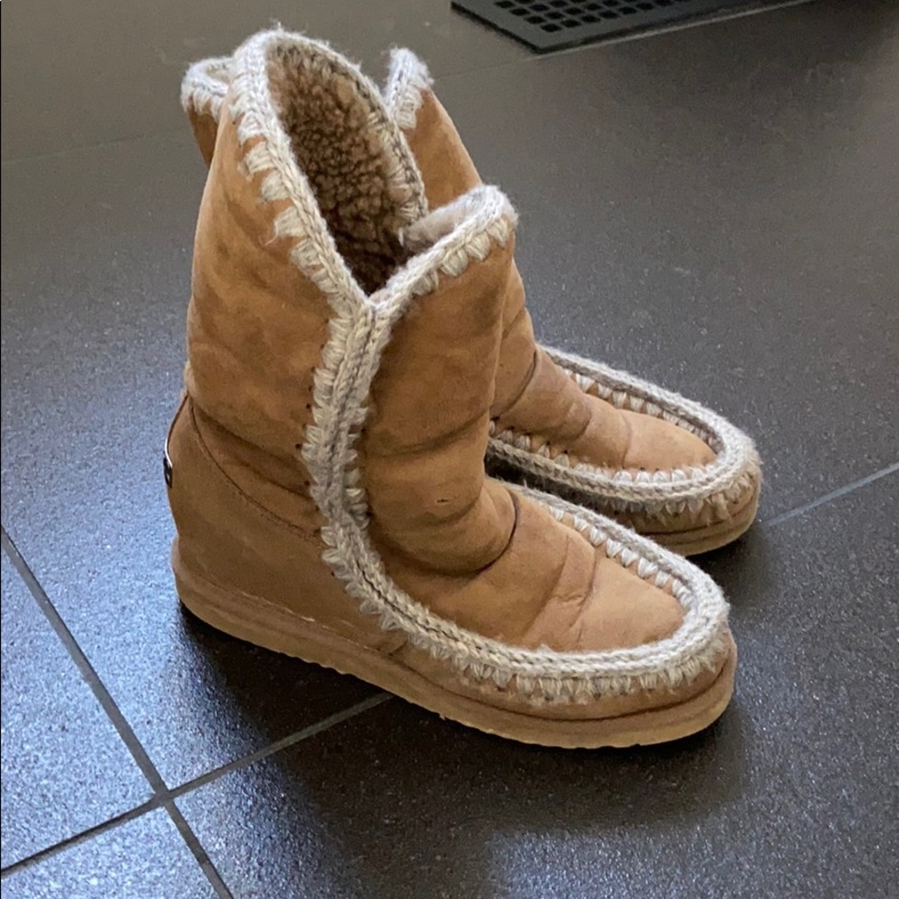 Wedged Mou Boots
